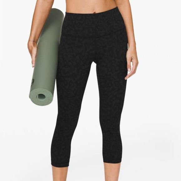 Lululemon Wunder Under Crop (High-Rise) *Full-On Luxtreme 21.5” - Picture 7 of 8